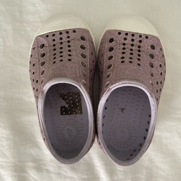 Size 5 toddler Native Jefferson glitter purple shoes - Picture 3 of 5
